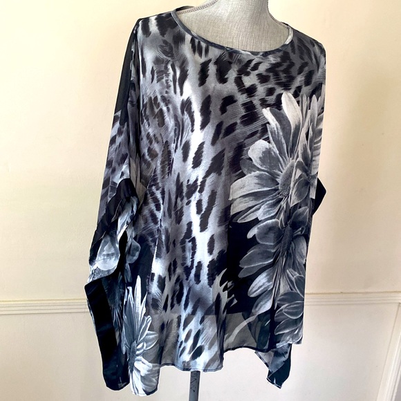 CATALOG FAVORITES 🖤BLACK & WHITE🤍 ANIMAL PRINT AND DAISIES SHEER TOP 🌟EUC🌟 - Picture 11 of 12